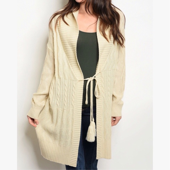 LAST3️⃣//CREAM SWEATER KNIT CARDIGAN - Picture 2 of 11